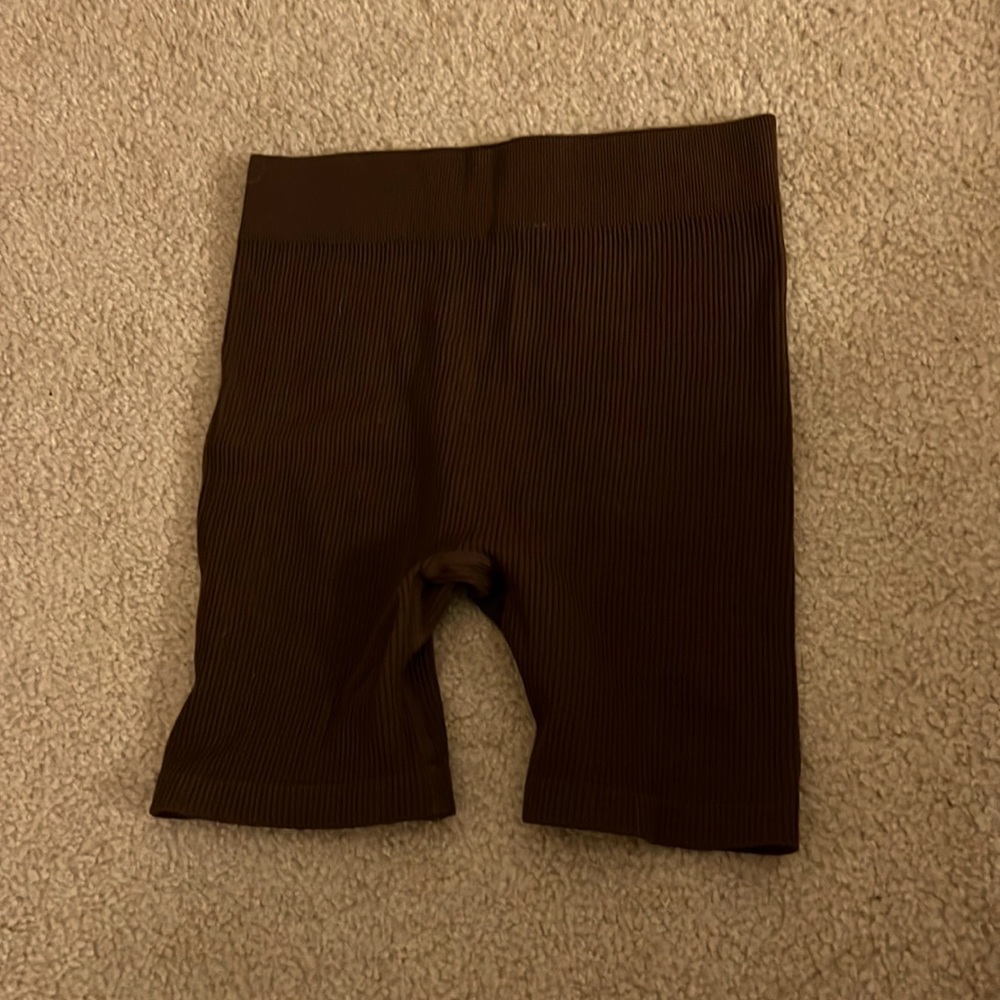 NEVER BEEN WORN- cute biker shorts from cotton on!